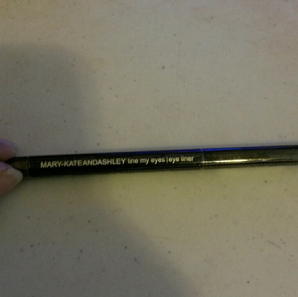 Eye liner - Picture 2 of 2